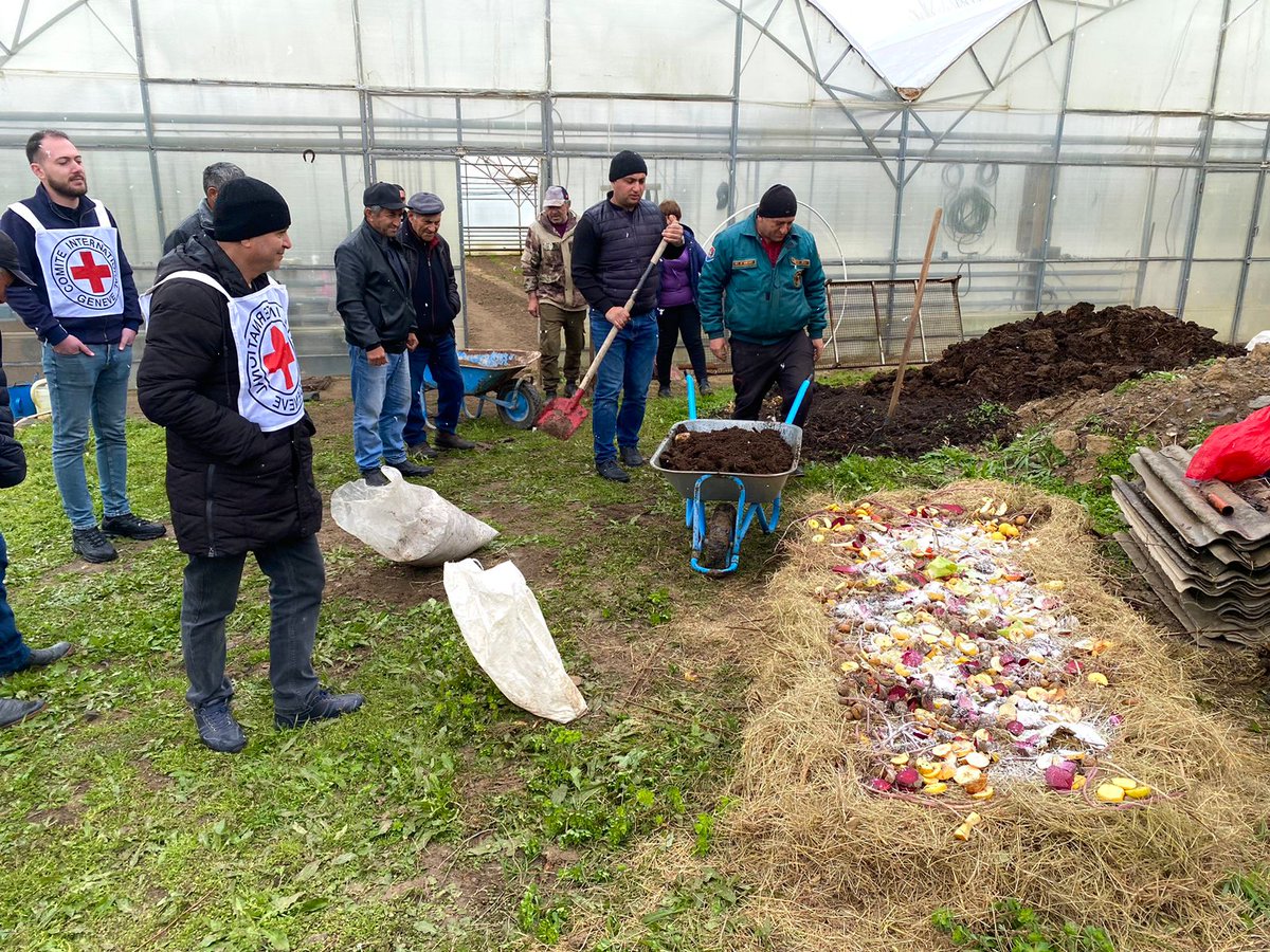 ICRC_am's tweet photo. We provided 25 households in #Chinari, #Tavush region, with the equipment necessary for obtaining #organic #fertilizer, in order to have a higher-quality products and generate more income. The beneficiaries received Californian worms, wooden pallets and toolkits to make boxes. https://t.co/59jNGinTfL