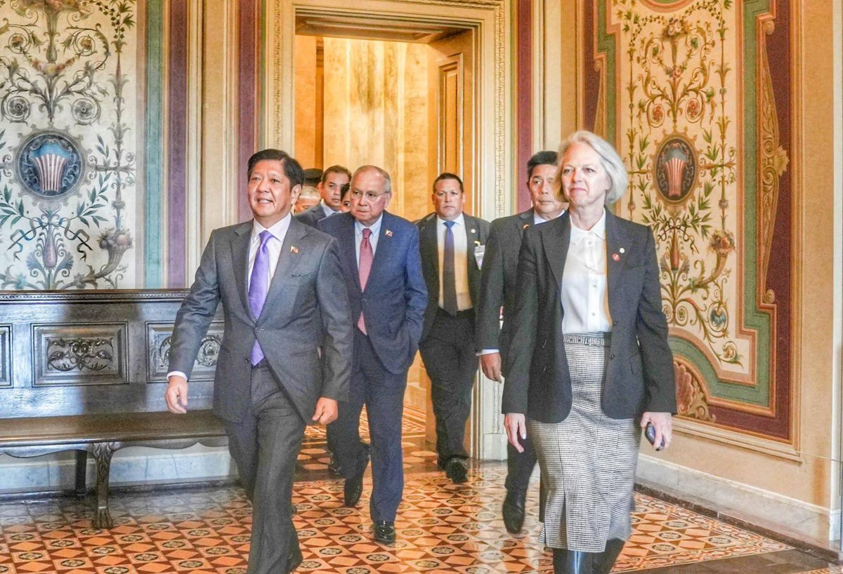 bongbongmarcos's tweet image. The roundtable with the Senate Foreign Relations Committee today was a major step in the direction of a stronger and more advantageous PH-US alliance.

During the meeting, we made progress in our administration’s aim to fortify our country's defense, cybersecurity, agriculture,