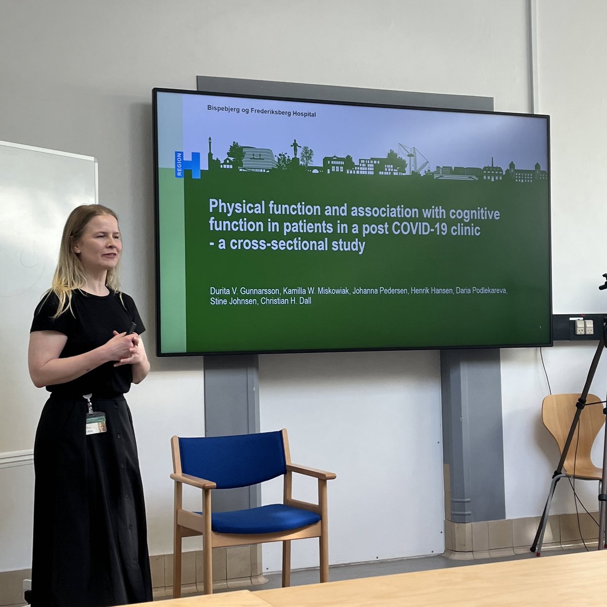 A special guest at our department Thursday meeting this morning from pre-PhD physiotherapist Durita Gunnarsson talking about #PostCovid physical function and cognitive function of patients from a cross-sectional study. Lots of interests and discussion!