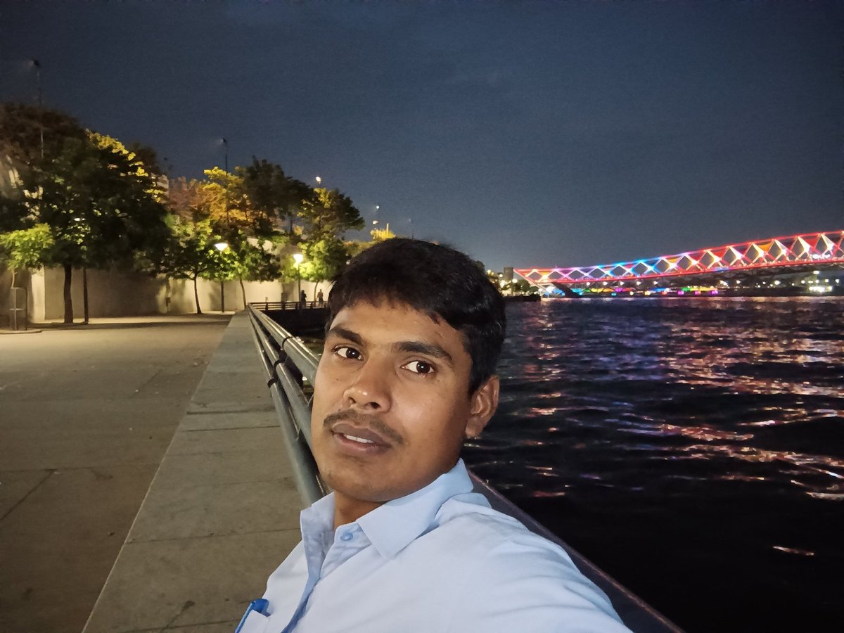 mrigendra2041's tweet photo. सोचा था घर बनाकर बेठुंगा सुकून से,
पर घर की जरूरतों ने मुसाफिर बना डाला
#quto #life #zindgi #motivation https://t.co/Uy0tVLPTxB