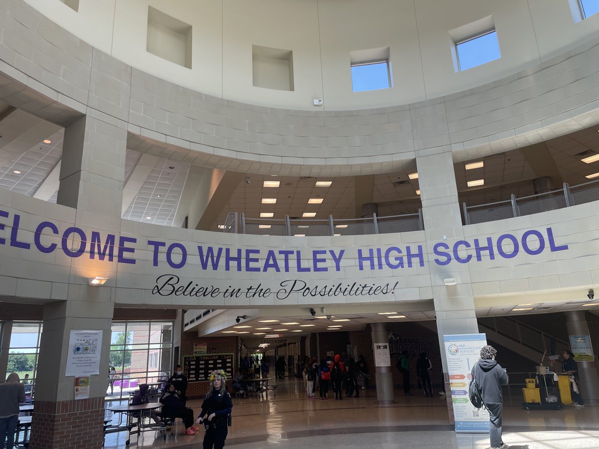 HTX_CoachCC's tweet image. Hit mostly HISD schools today and saw just as much talent as I've been seeing when I'm in the suburbs or outside the beltway. If you think I'm lying, go see what I'm talking about for yourself, or don't 🤷🏾‍♂️. #HTownRecruiting #610Loop #EastsideNative