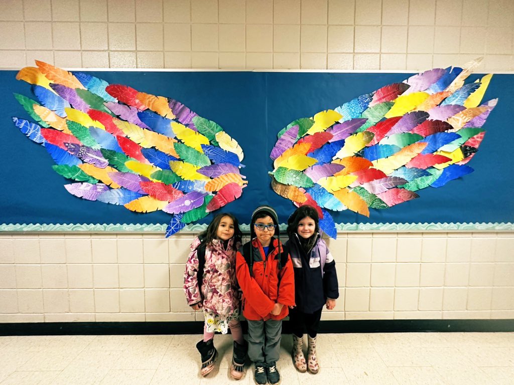 teachingwithtlc's tweet photo. This feather mural made by our Grade 8s is absolutely STUNNING @StFrancisLondon 🪶

*if only we were a bit taller 🙊🙊

#CatholicEducationWeek 
#GalleryWalk https://t.co/HdnYZaHgpc