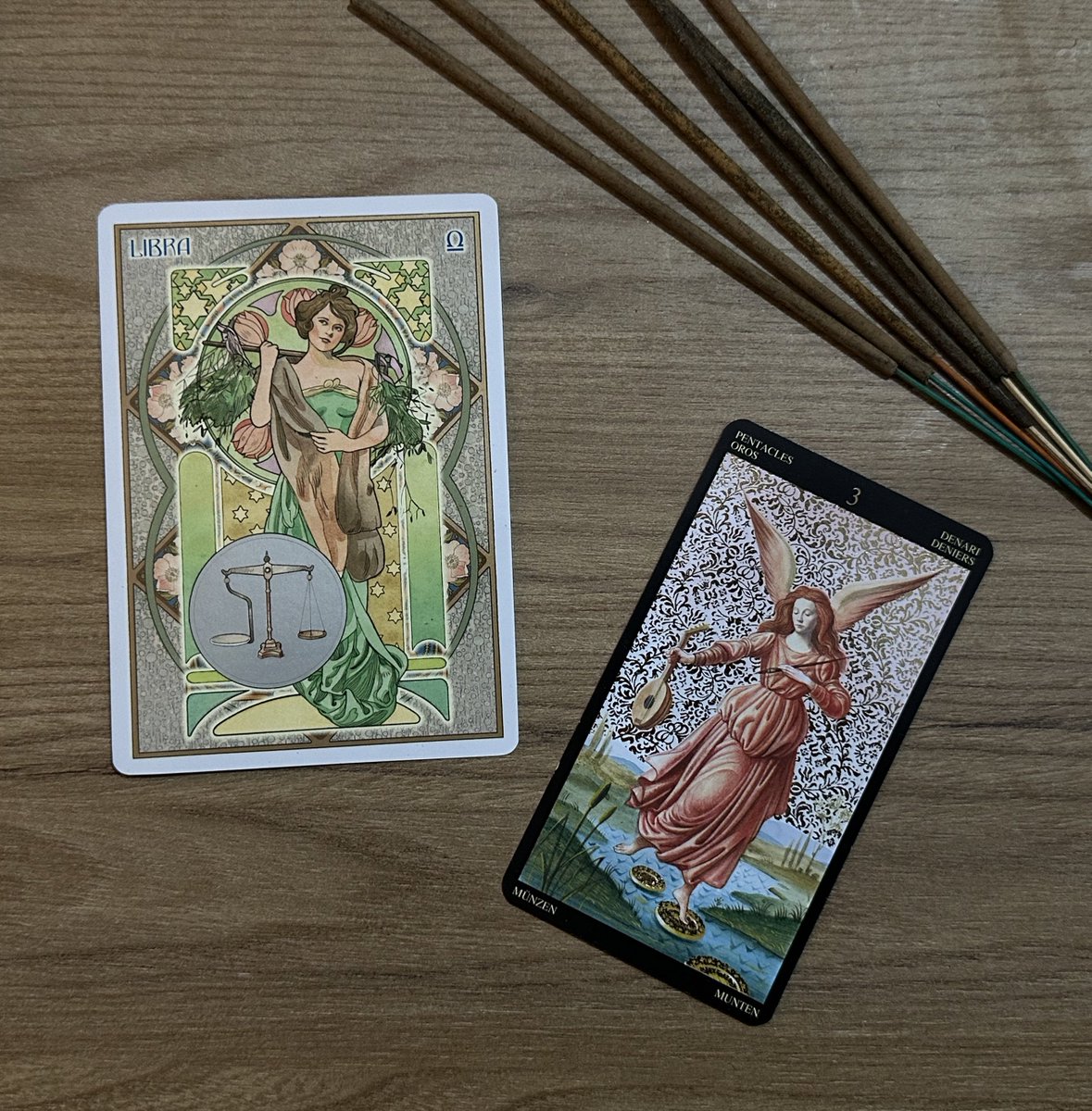 — Maio Para Libra 

Ótimo mês em seu campo financeiro e profissional. Ter planejamento este mês será um grande diferencial, se comprometa a cumprir o que promete a si mesmo(a). Reconhecimento, aumento e promoção. No amor alinhe a confiança, uma forte paixão tem chance de surgir,