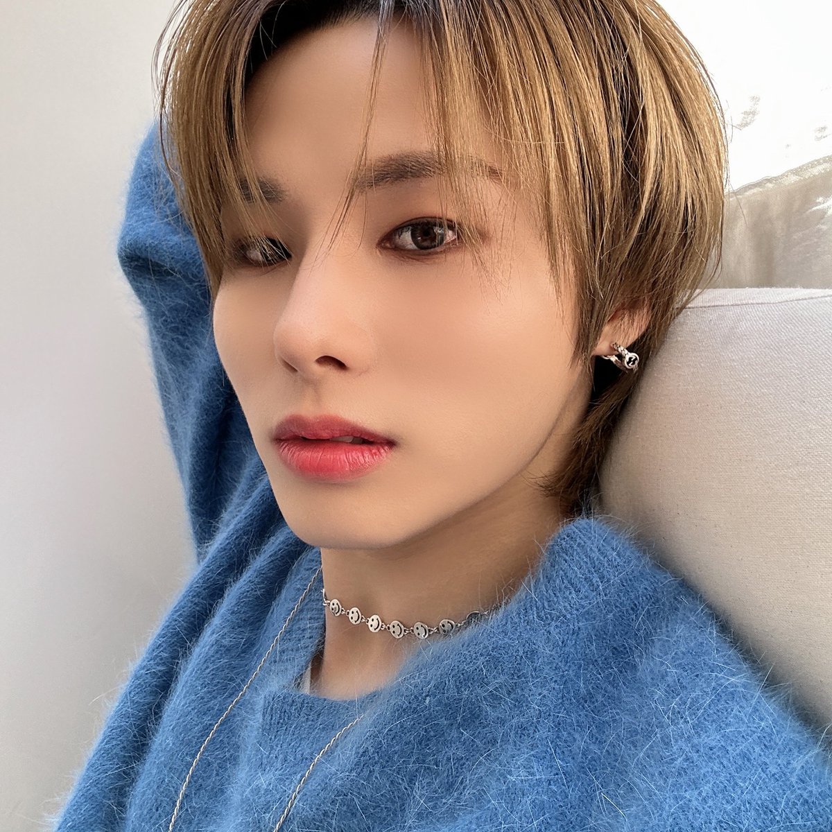 ELASTofficial's tweet photo. 무사히 잘 도착!! 가는 중에 재밌는 일이
있었는뎅 나중에 꼭 말해줄게용 🫢😏
링이들 오늘도 화이팅 💙 
⠀
#엘라스트 #ELAST #원혁 #WONHYUK #Houston_See_you_soon https://t.co/Fa6cV7GonF