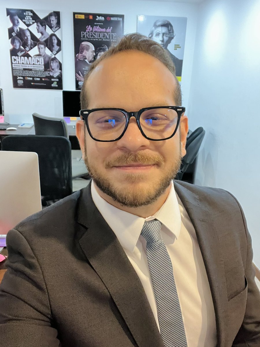 Sam en corbata un abril hirviendo/