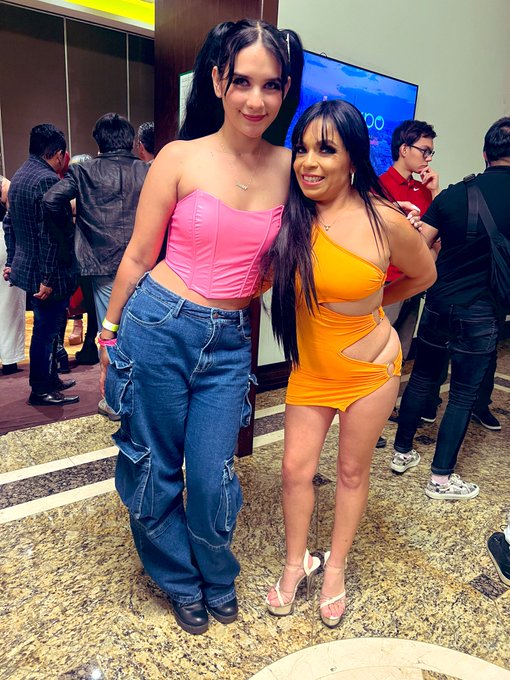 Con la guap&iacute;sima @MingalileaXXX https://t.co/FncW8r5bcK<a class="tags" href="/tag/mingalileaxxx">@mingalileaxxx</a><a href="/tag/domingo"class="tags"><span>#domingo</span></a>