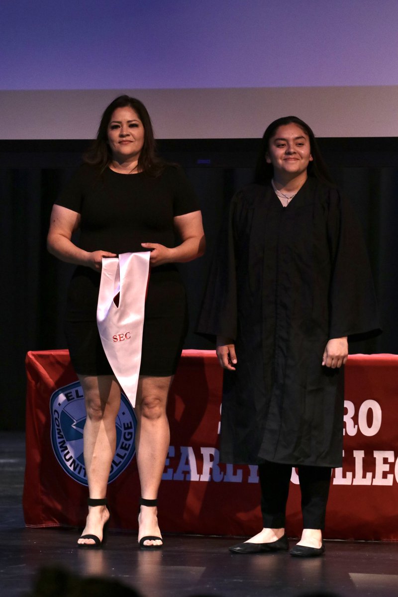 Celebrating our SEC graduates, including some of our GT students! Congrats on your Associate’s! Very proud of all of your accomplishments bulldogs! #BULLDOGNATION #TeamSISD #Classof2023 <a href="/Socorro_HS1/">Ignacio Estorga, Ed.D</a> @FGerardo_SHS <a href="/SEC_BULLDOGS/">SOCORRO EARLY COLLEGE</a> <a href="/CAlvarez_SEC/">SocorroECHS_Counselor</a> <a href="/NFranklin_AA/">Nancy Franklin</a> <a href="/RRodriguez_SHS/">Rosalva Rodriguez</a>