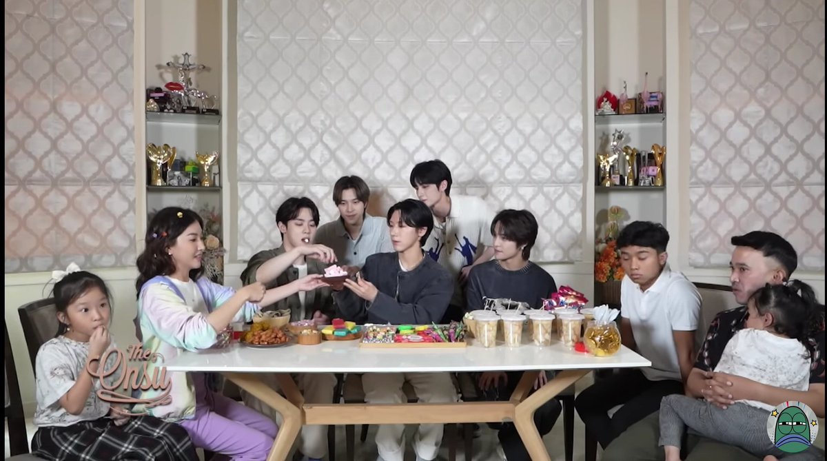 cw // kpop cpop 💚 Baru pertamakali deh denger sarwendah ngomong bahasa mandarin. The onsu family with wayv 😍😍