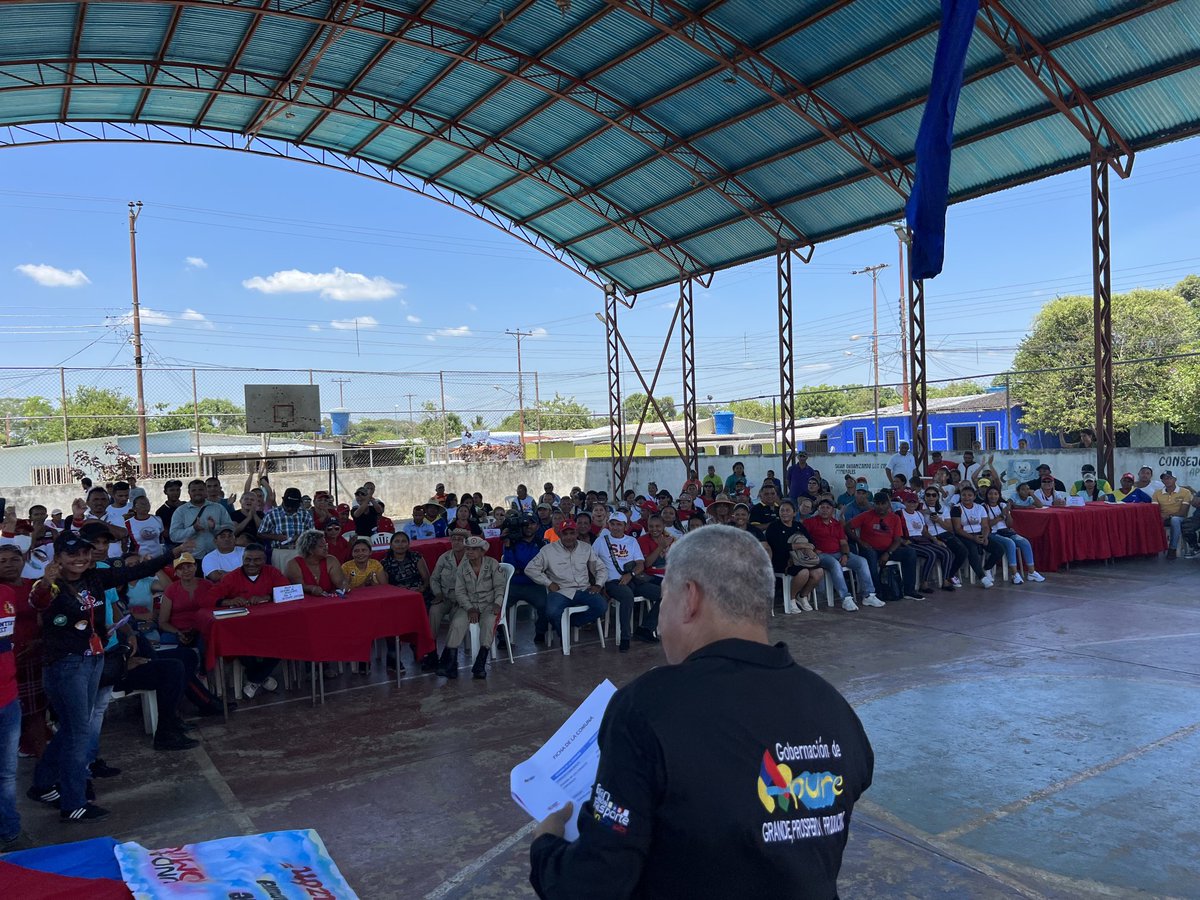 En Mantecal clausuramos la plenaria del Gabinete d Gobierno Comunal del mcpio Muñoz. Escuchamos los planteamientos de las 3 mesas de trabajo, entregamos dotación a 15 consultorios populares de la red comunal de Muñoz <a href="/NicolasMaduro/">Nicolás Maduro</a> ⁦<a href="/delcyrodriguezv/">Delcy Rodríguez</a>⁩ <a href="/jaarreaza/">Jorge Arreaza M</a> <a href="/PartidoPSUV/">PSUV</a>