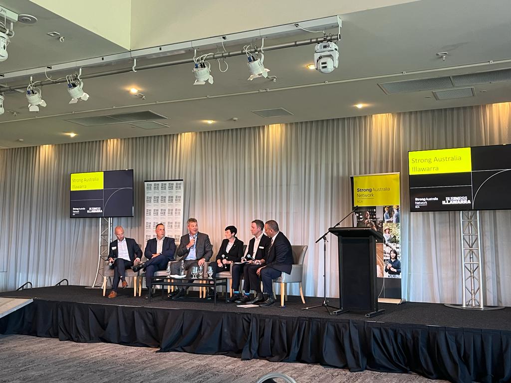 StrongAusNet's tweet photo. Kicking off our Strong Australia Illawarra event in Wollongong with @bis_illawarra #strongaustralia https://t.co/xn3LdCU20o