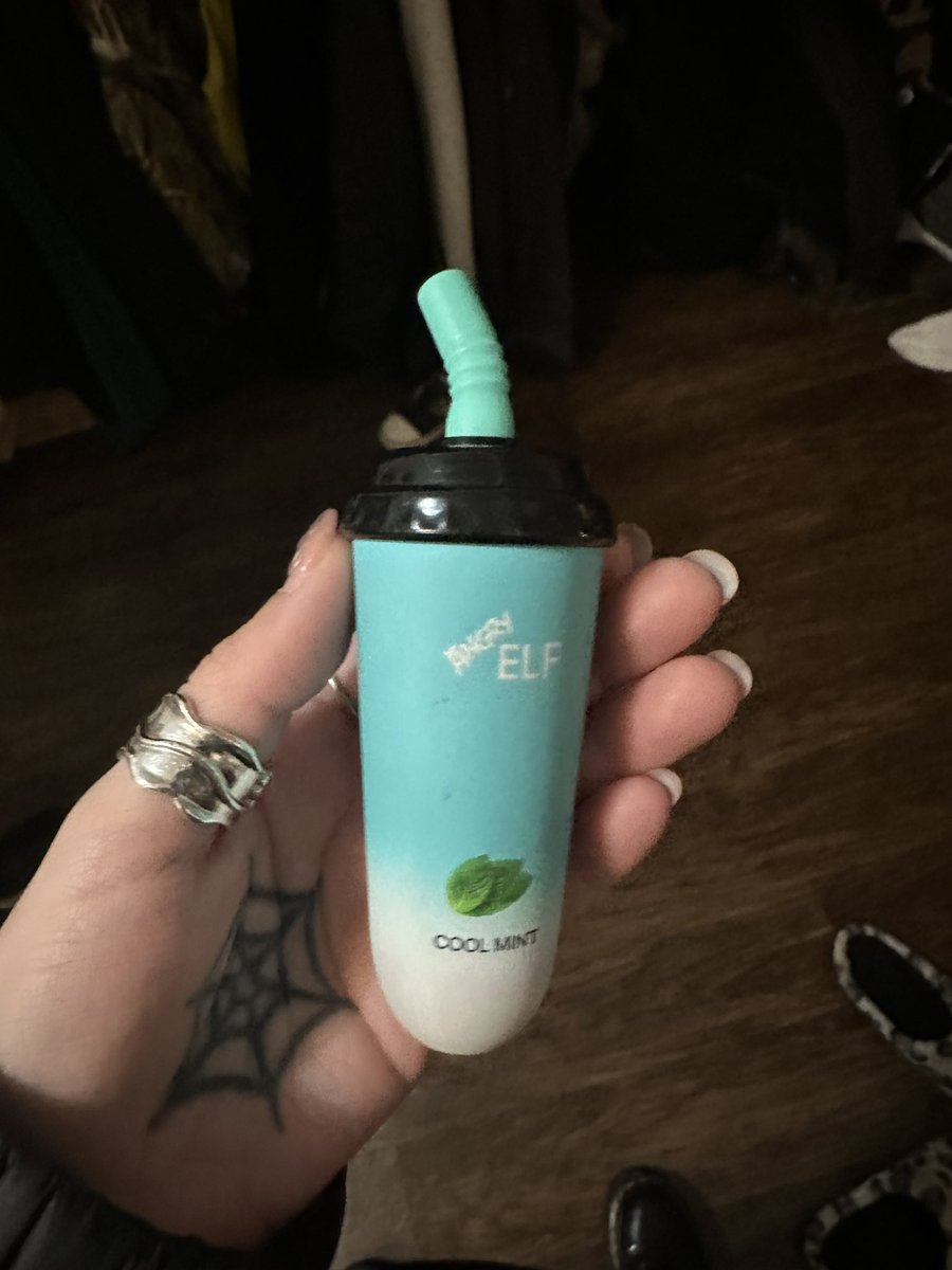 idiot who is a girl tweet media