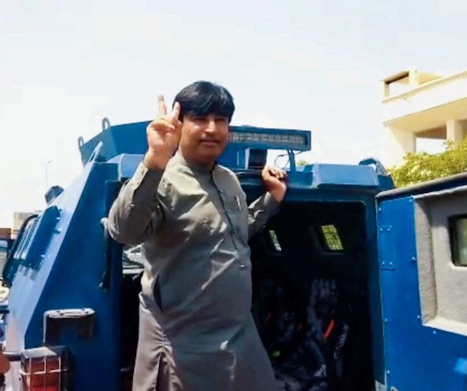 Gwadar :
We are shocked at the cancellation of bail and the arrest of Gwadar Education Development Society General Secretary Majid Johar.
(GEDS) has been monitoring the human rights violations in Gwadar for the past 6 months, which are ongoing on the activists of the Human rughts