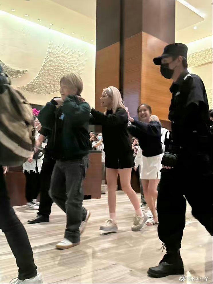 freenenjoyer's tweet photo. when fb left the hotel in this cute 🚂, they actually just planned to 'pretend to leave', specifically to cheer fans up. as you can see, they didn't bring their bags or luggage, freen is still wearing slippers, they left the next morning. they only went on the bus to give fans a chance to show their love and see them in a cute way and say goodbye.

the bus circled around the hotel basement carpark and came back to dropped them off later again. but they planned this cute mini sendoff for the fans and came to another city right away because they knew people travelled far to come see them 🥹  

they're the bestest girls and truly deserve the best and nothing less.