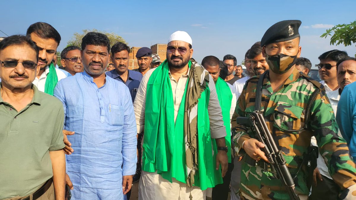 HiraLaljmm's tweet photo. राज्य के अल्पसंख्यक कल्याण तथा पर्यटन कला संस्कृति खेलकूद मंत्री आदरणीय हफीजुल हसन अंसारी जी का सुरही नवाडीह मदरसा में स्वागत किया।
@HemantSorenJMM @hafizulhasan001 https://t.co/4MQ3xNLrxF