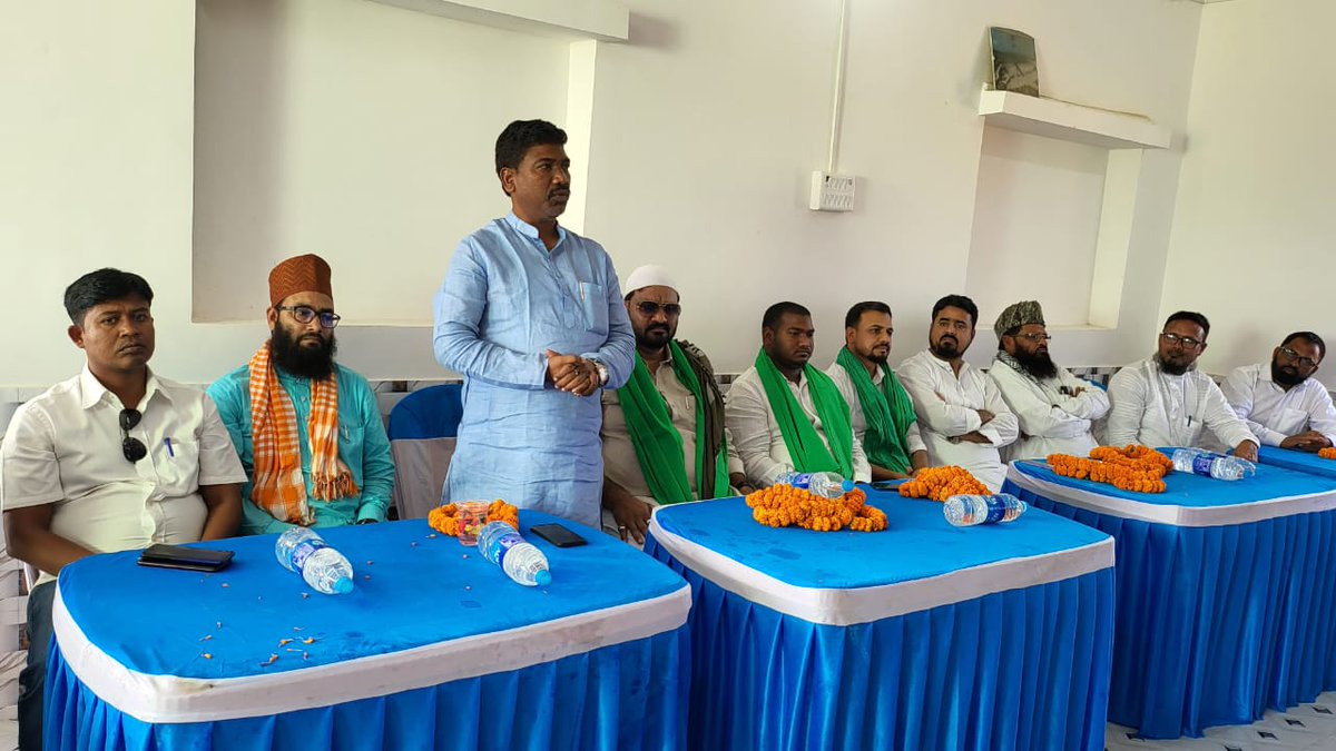 HiraLaljmm's tweet photo. राज्य के अल्पसंख्यक कल्याण तथा पर्यटन कला संस्कृति खेलकूद मंत्री आदरणीय हफीजुल हसन अंसारी जी का सुरही नवाडीह मदरसा में स्वागत किया।
@HemantSorenJMM @hafizulhasan001 https://t.co/4MQ3xNLrxF