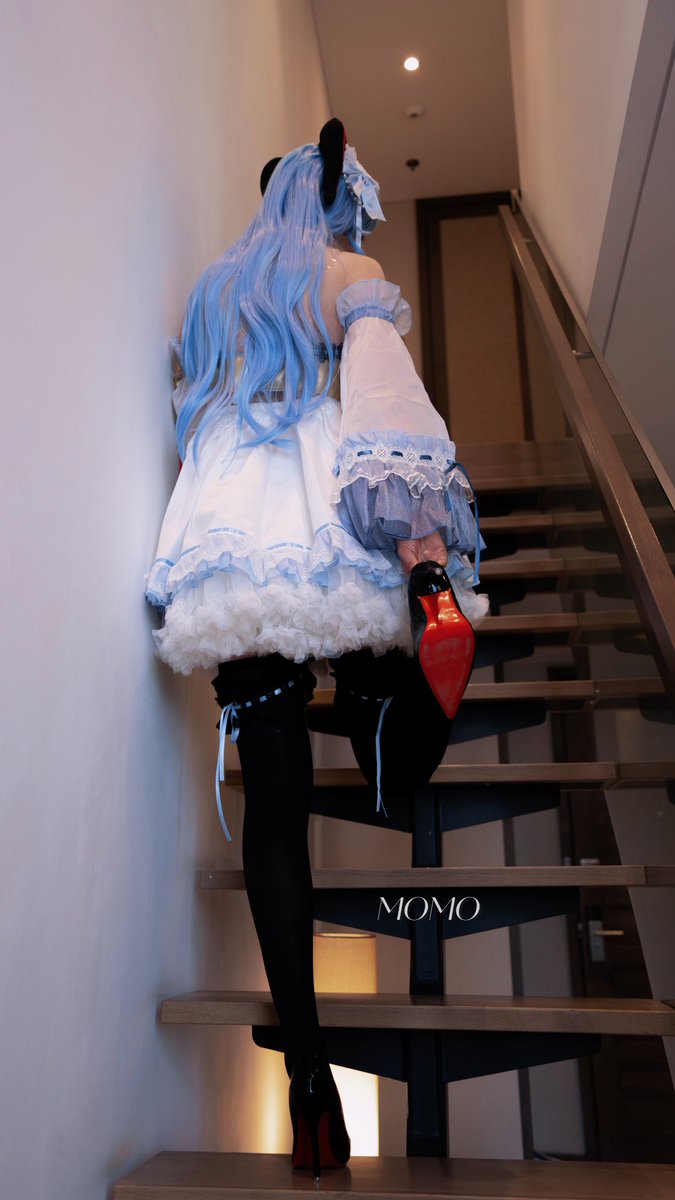 高跟鞋上楼真的很麻烦呢
脱了吧！
摄影：<a href="/piaomiaox2/">飘缈今天瘦了没</a> 

#原神 #甘雨 #CP29 #cos #cosplay #SM