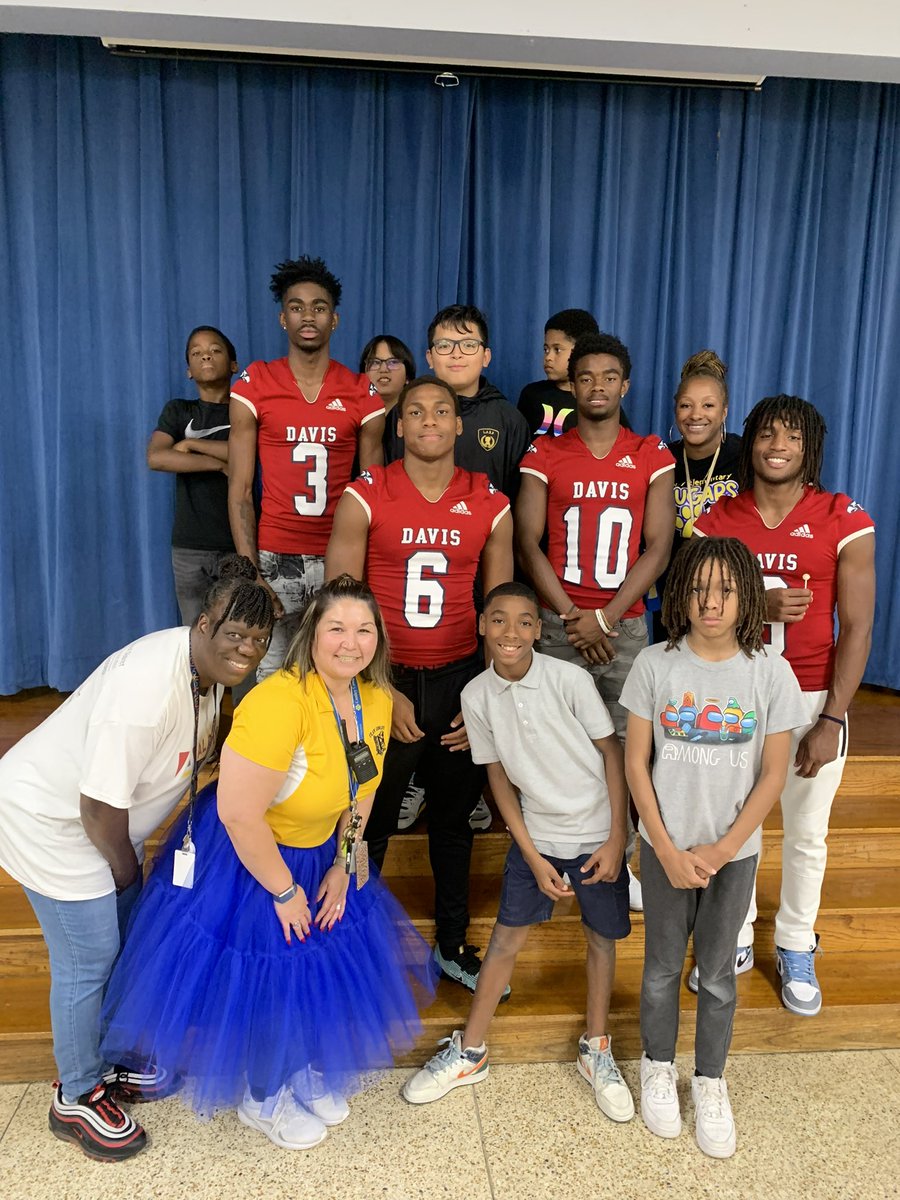 Davis Falcons Football tweet media