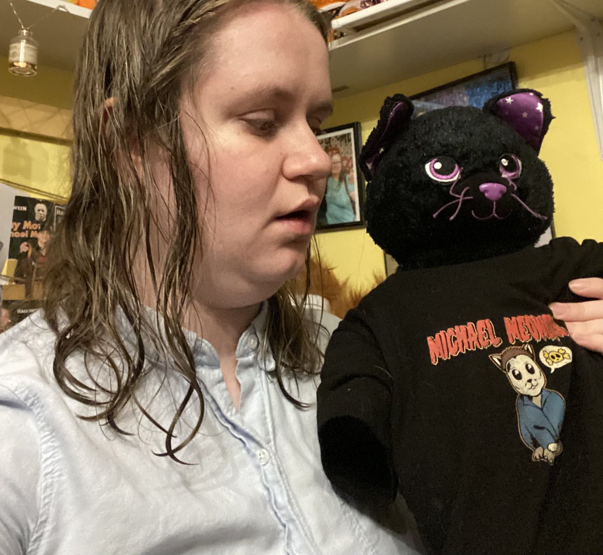 Amy_E23's tweet photo. @ncastlez so I did this last week with my Build a bear black cat, I ordered the smallest t shirt with Michael MEOWERS artwork on it put it on the cat; if you press the paw you hear the Halloween theme being played on a cat piano. Also I dressed as Laurie strode:) https://t.co/jAoAak50Qu