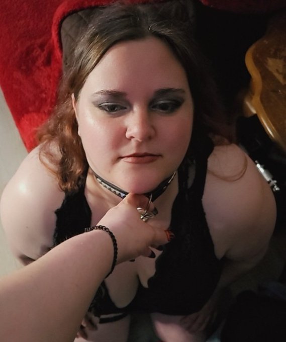 Mommy's little imp is home 😈🖤! Do you want to see me play with her?  https://t.co/ysBl9sufoE https://t