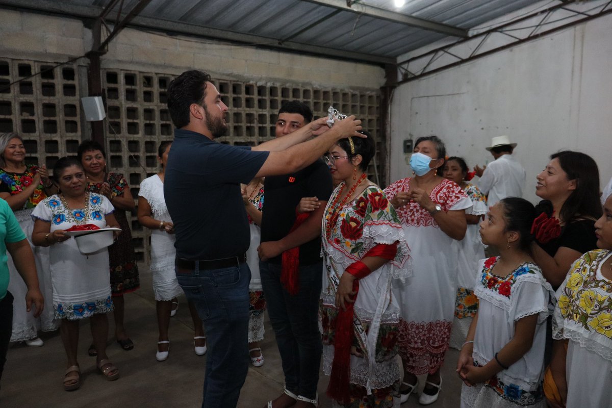 DiegoCardosMx's tweet photo. Esta noche acompañe a mis amigas y amigos de la capilla San Felipe en la colonia #Mulchechen, a la corononacion de los embajadores Grecia Garrido y David Villalobos, quienes los estarán representando en la vaquería de nuestro municipio en honor a San Isidro Labrador. 💃🏻🕺🏻🎉 https://t.co/awk6yOMxxZ
