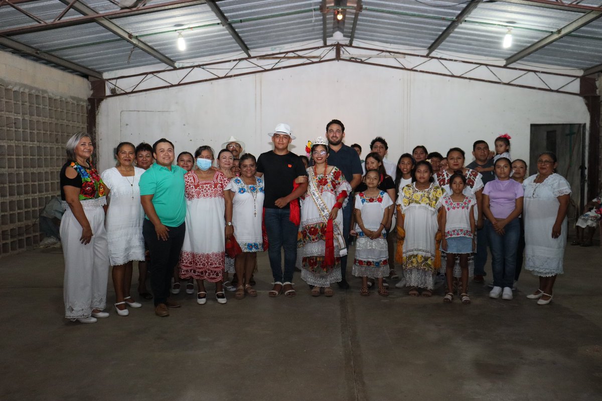 DiegoCardosMx's tweet photo. Esta noche acompañe a mis amigas y amigos de la capilla San Felipe en la colonia #Mulchechen, a la corononacion de los embajadores Grecia Garrido y David Villalobos, quienes los estarán representando en la vaquería de nuestro municipio en honor a San Isidro Labrador. 💃🏻🕺🏻🎉 https://t.co/awk6yOMxxZ