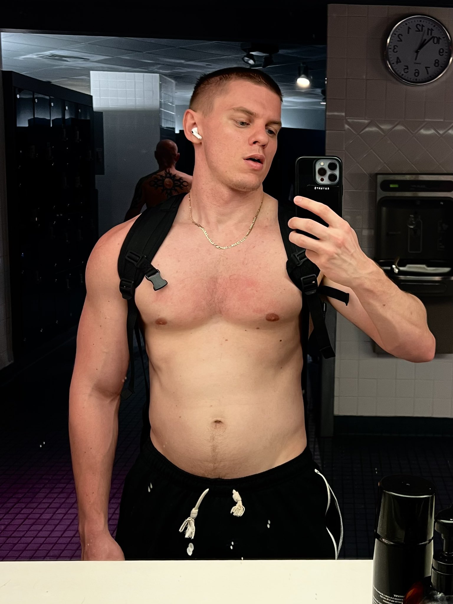 DiscoDick on Twitter: "It’s a no abs month 🧸 https://t.co/AtreLKiAXg