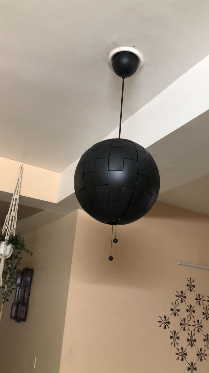 shoo_cheta's tweet photo. @stfu__bitchh This is a chandelier! https://t.co/hBacRghQSR