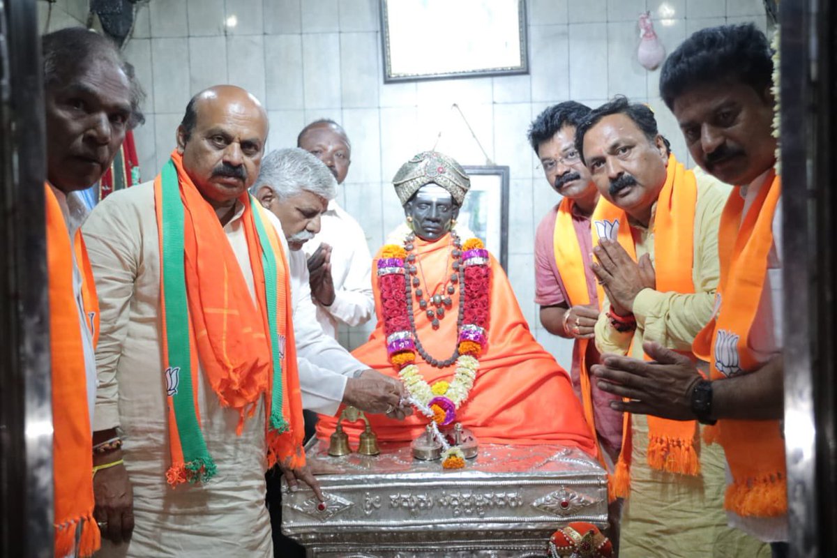 HanjiSangam's tweet photo. The Saffron Wave 🚩
 #KarnatakaAssemblyElection #BJPYeBharavase #BajrangDal #hublidharwad #HUBBALLI #KarnatakaElection2023 @BSBommai @MTenginkai @BJP4Karnataka @myogiadityanath @AmitShah @narendramodi https://t.co/zysaNq6Qhs