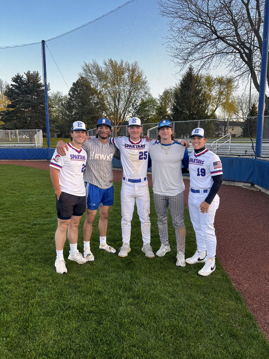 C/O 21 Hawks <a href="/George_Betevis/">George Betevis</a> <a href="/nicastrovillari/">Nic Castrovillari</a> <a href="/EulianoNathan/">Nathan Euliano</a> <a href="/LukeCano9942/">Luke Cano</a> and <a href="/Ryanelson1236/">Ryan Nelson</a> all on the field together again for <a href="/_HarperBaseball/">Harper College Baseball</a> and <a href="/ElgCCBaseball1/">Coach Angelo</a> An absolute amazing picture!!! <a href="/BartlettHawksAD/">Jeff Bral</a> <a href="/MDemovsky/">Michael Demovsky</a>