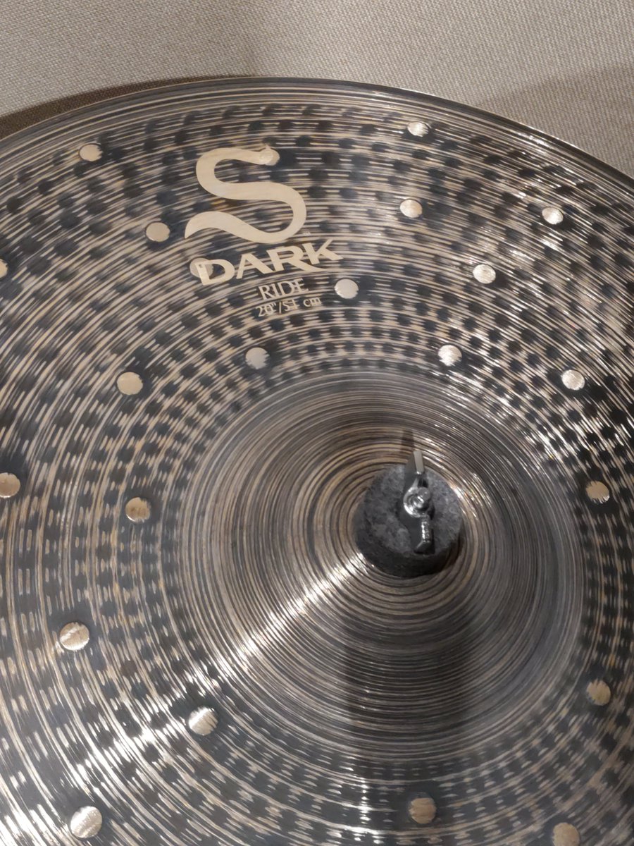 DRUM_CENTER's tweet photo. ✨新製品入荷✨
Zildjian話題のS Darkシリーズシンバル当店に入荷しました!
大きめのハンマリングによる効果もありドライですがSシリーズとは思えないサウンドです。
当店にて14"HH SET、16"CRASH、18"CRASH、20"RIDEと単品販売も対応します📣
#SDARK https://t.co/tjx0QgH10Q