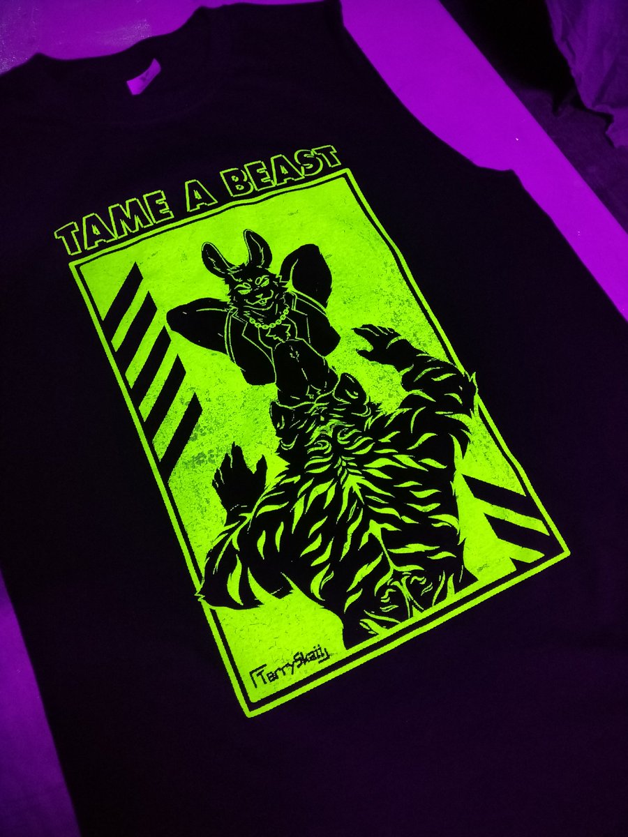 Loftcraftt's tweet photo. Este tiraje fue para @TerrySkaii a una tinta sobre camiseta de algodón con efecto flúorescente, es +18 🐙
#serigrafia #screenprint #NEON #streetwear #Tiger #bunny #tigerbunny #furry #furryart #furryfandom #fluorescent #taming #beast #neongreen #tanktop #sleveless #fluorescente https://t.co/FntAR7tgK4