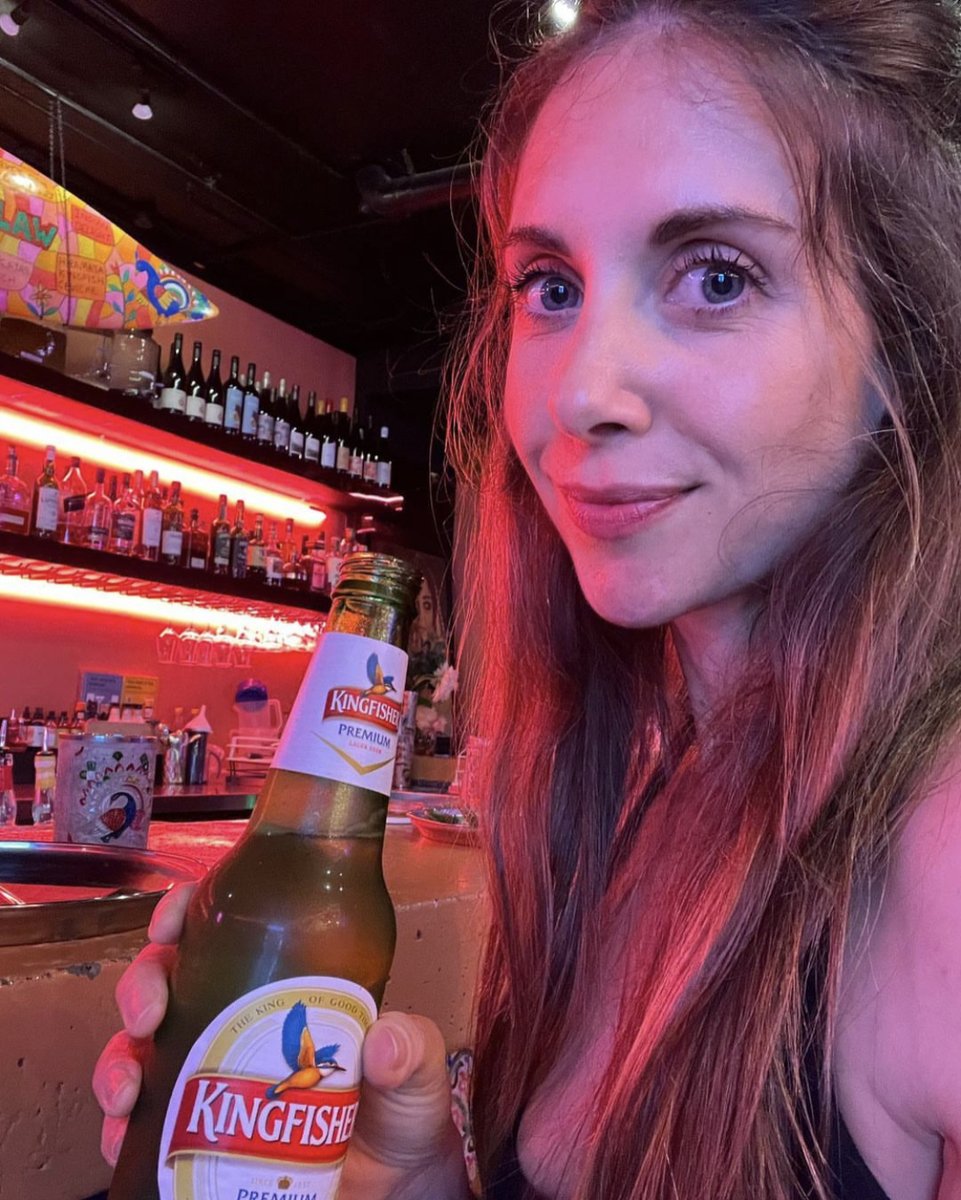 Alison Brie Source tweet media