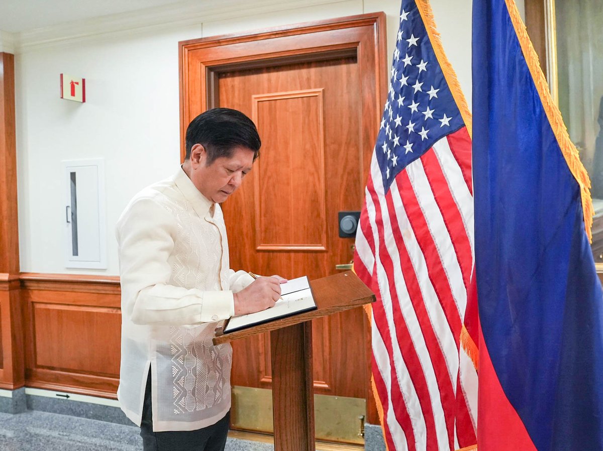 bongbongmarcos's tweet image. We are deeply grateful for receiving the Armed Forces Full Honors during our visit to the Pentagon to meet again with US @SecDef. 

Our discussions reinforced our shared commitment to pursuing security, stability, and the common goal to enhance each of our country’s military
