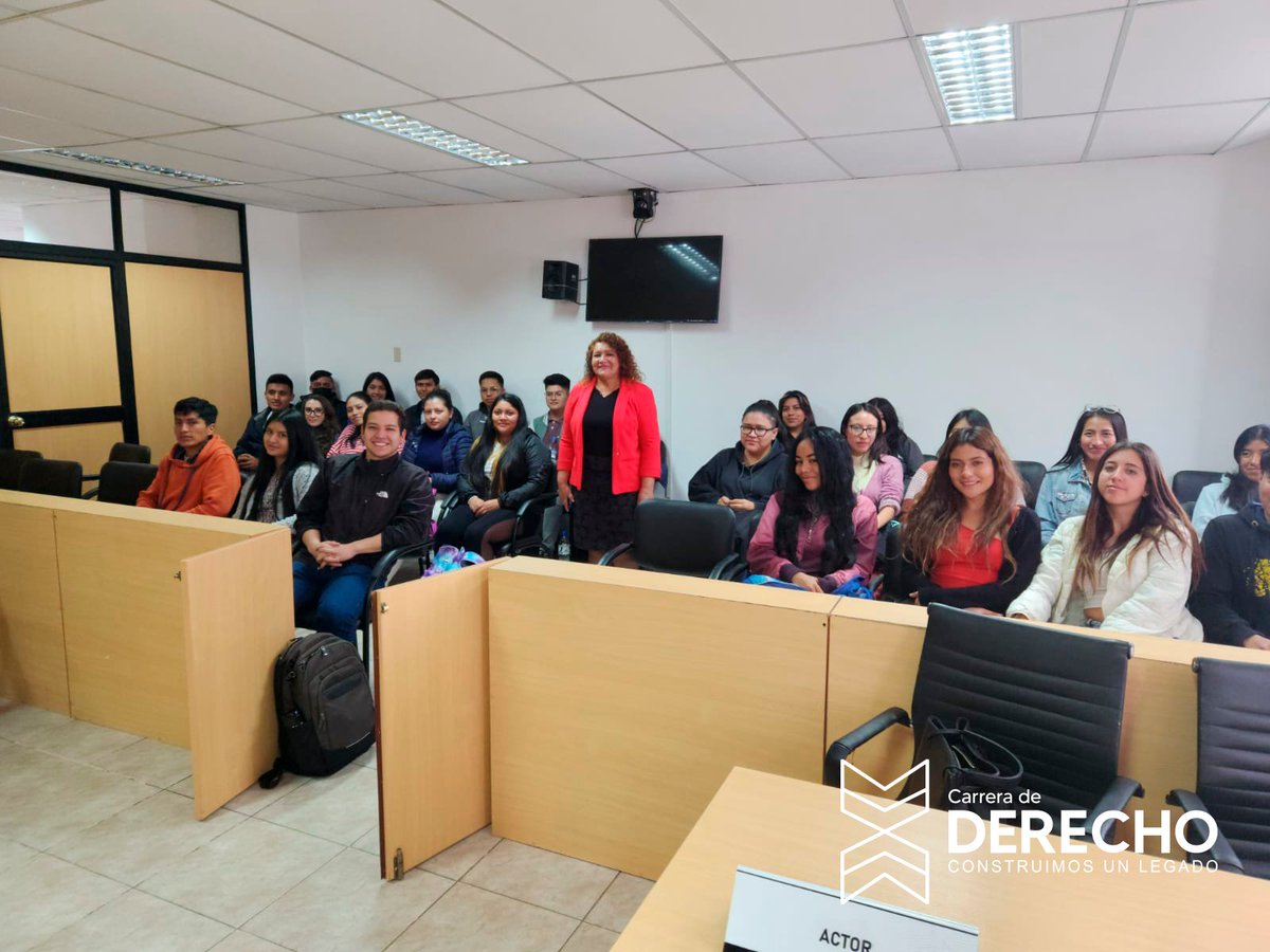 _derecho_unach's tweet photo. La Comisión de la Carrera de Derecho , recibieron a la PhD Angela Calderón, Consejera del @ces_ec  y Pdta. de la Comisión de Doctorados, realizó una visita a la Carrera con la finalidad de motivar al cuerpo académico y estudiantil a impulsar los procesos de posgrados. #Unach https://t.co/nsFlXZidhf