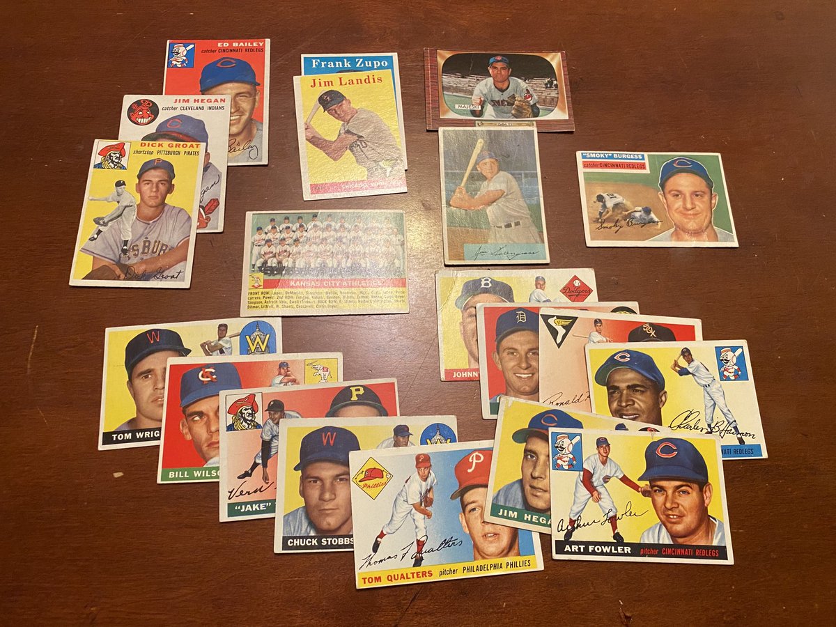 Who wants a starter vintage lot? Full giveaway. Tag someone who you know lives for well loved vintage baseball. Creases, wrinkles and all. I’ll ship them all for free. 

Retweets appreciated.