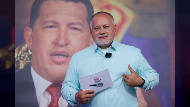 📢 Diosdado Cabello: Es necesario tener mucho cuidado con las campañas mediáticas contra el presidente Maduro, incluso "de algunos que dicen ser revolucionarios y chavistas, porque no están satisfecho con los anuncios que hizo el Presidente el 1° de mayo".
#NoHanPodidoNiPodrán