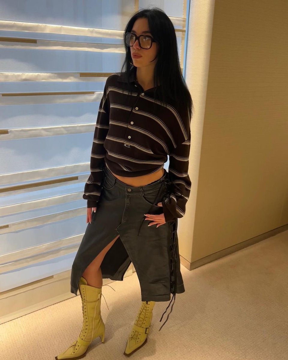DUALIPA's tweet photo. I guess this is a new york minute 🍎 https://t.co/tWioGSjxZa