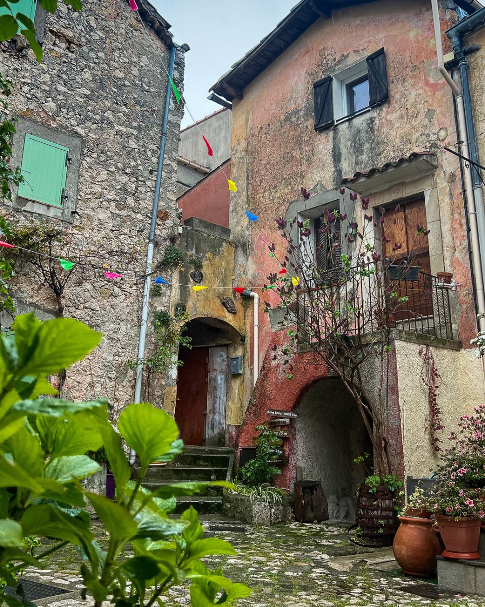 [ #falicon | #cotedazur ]
Chamant #village fleuri
.
👉qrco.de/bdW2LC
.
#CotedAzurFrance #LavergneEugenie #cotedazurnow #moyenpaysniçois #paca #lesud #alpesmaritimes #frenchriviera #bourg #visitcotedazur #explorenicecotedazur @VisitCotedazur @ExploreNCA @marieflcn