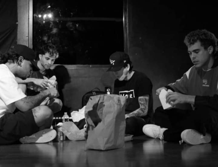 Genesis24062226's tweet photo. CNCO me enseñó tantas cosas, pero nunca me enseñó a vivir sin ellos:( @CNCOmusic

#LaUltimaCancion by #CNCO https://t.co/aGIO02RdGV