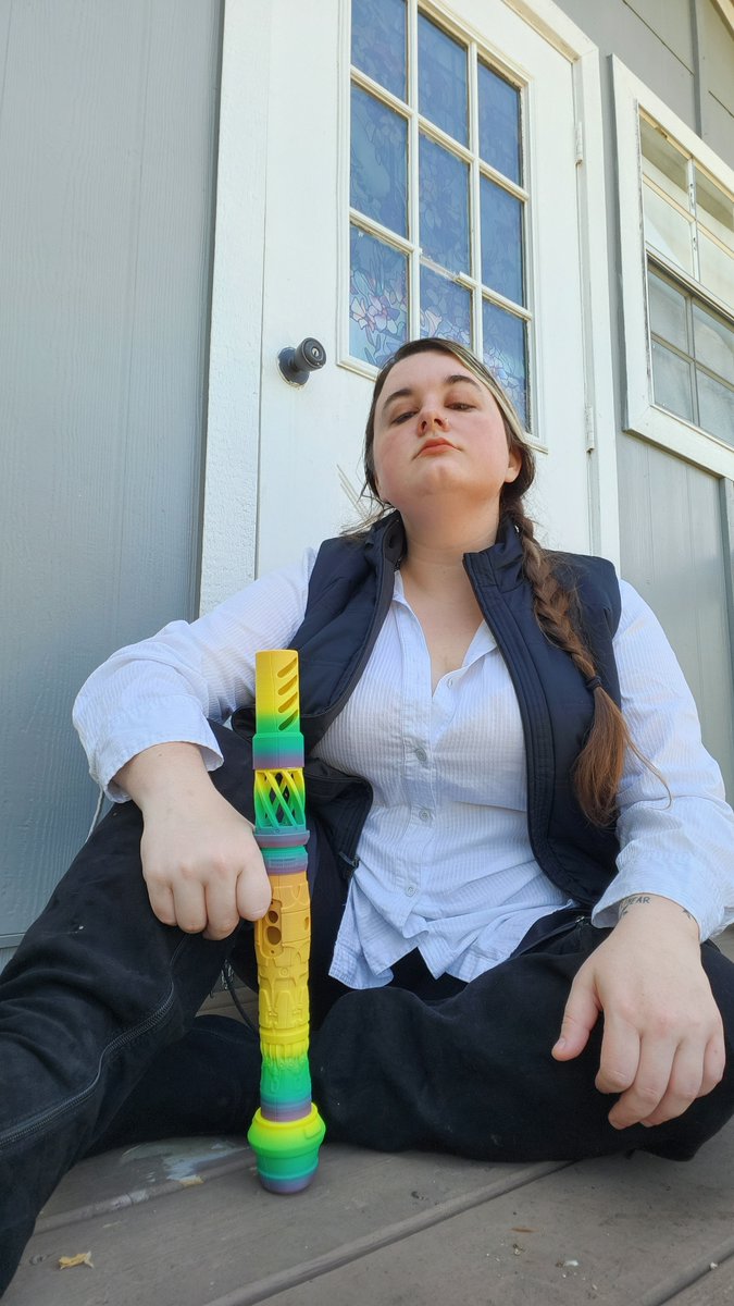 AltTabGamerGirl's tweet photo. May the 4th be with you.
Yes yes i know hon doesnt use a lightsaber but i made the thing and needed a reason to show it off.
#closetcosplay #maythe4th #ghostpepper95 https://t.co/BVgNkmuznx
