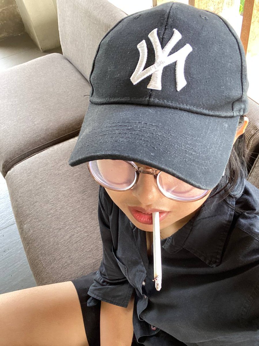 gumiec's tweet image. #ANISD sharing cigg w sherlock