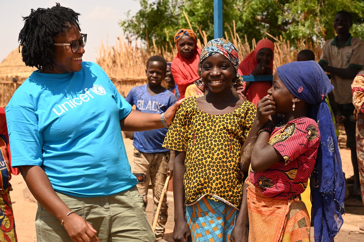 Le sourire est le langage universel de la gentillesse. Quoi que vous fassiez aujourd'hui, n'oubliez pas de sourire et de répandre de la joie autour de vous! 

#PourChaqueEnfant