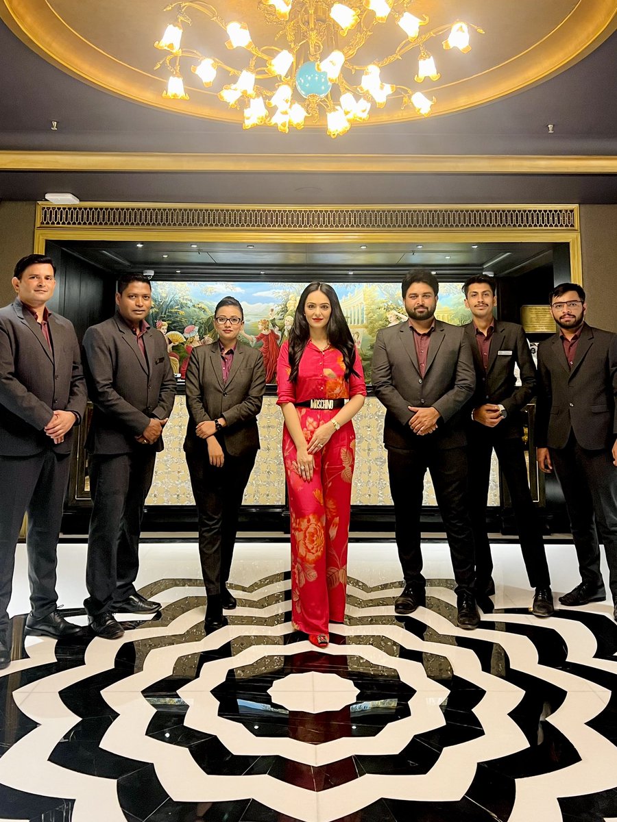 sneha_vagarwal's tweet photo. One of the biggest secret to our success? It’s all about the people!

Proud to lead such a talented and dedicated team who truly care about our guests’ experience @thehillock_ahmedabad

#Sneha_VithalaniAgarwal #TheHillockAhmedabad #TheATeam #IndianHospitality #ItsATeamGame https://t.co/tPTCzK7Hlr