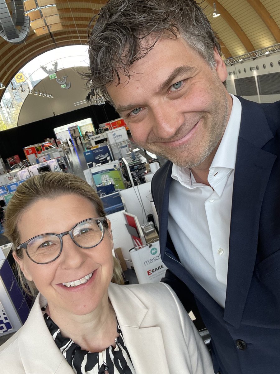 #obligatorischeskongressselfie #DGINA23 ⁦<a href="/TanjaBirrenbach/">Tanja Birrenbach</a>⁩ LosGehts! 🚨Sonst noch jemand aus der Schweiz dabei?⁦<a href="/sgnor_ssmus/">SGNOR_SSMUS</a>⁩