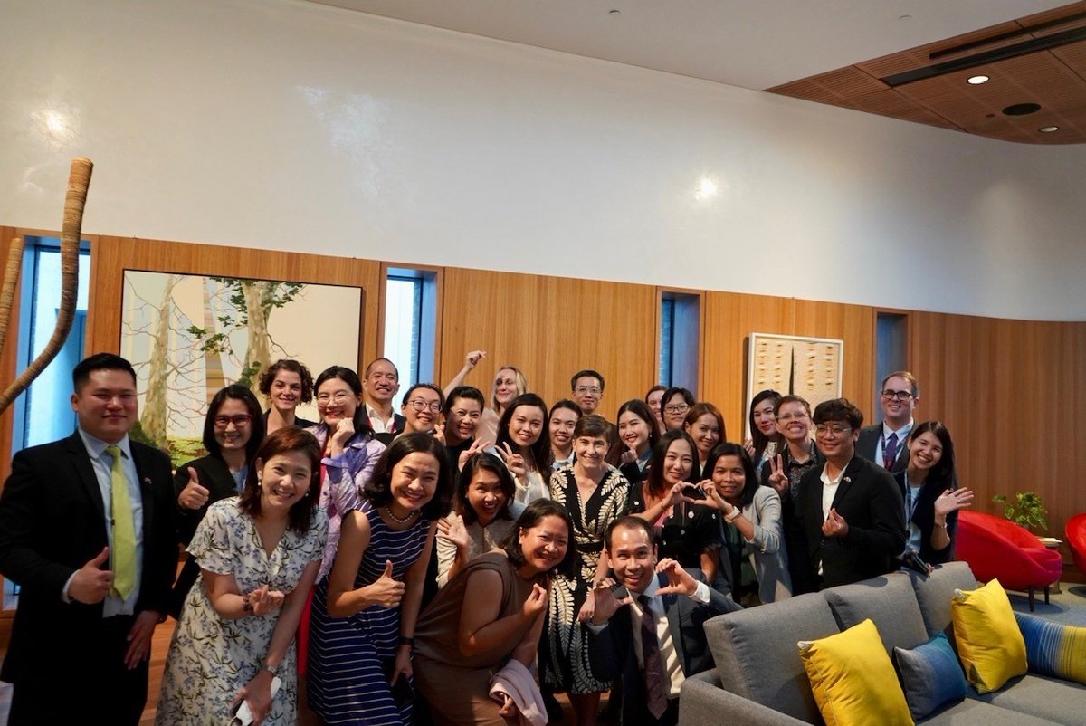 AusAmbBKK's tweet photo. Great reunion with 🇹🇭 #climate &amp; #energy experts who recently travelled to #Australia to learn more about how we can respond to #ClimateChange &amp; the role of #hydrogen in our #GreenEnergy transition. 🔌🌏

#MekongAustraliaPartnership #P4I https://t.co/V8BxOp9FOX