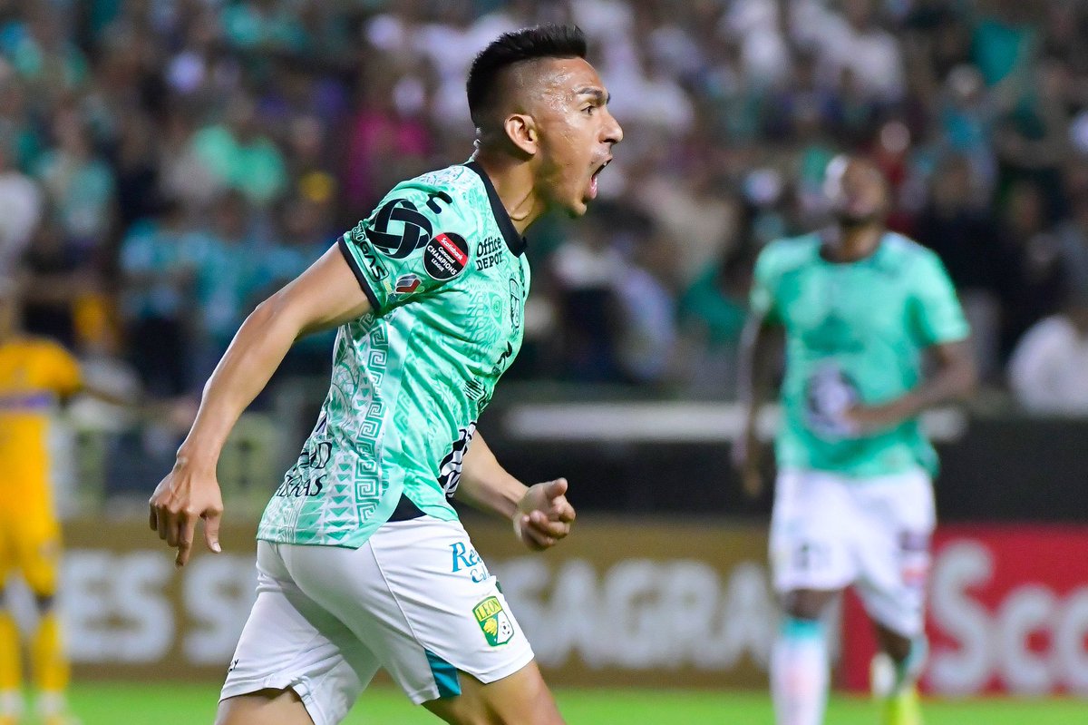 pandapadilla's tweet photo. ¡ Felicidades a mi Léon !

Alegría por los jugadores, a @NLarcamon y su equipo, a la directiva y a todos y cada uno de los que trabajan para tan enorme institución !
Léon está representando a México y a mucho de América Latina, en esta final más que merecida.
#SerFieraEsUnOrgullo https://t.co/atZmL4xsHz