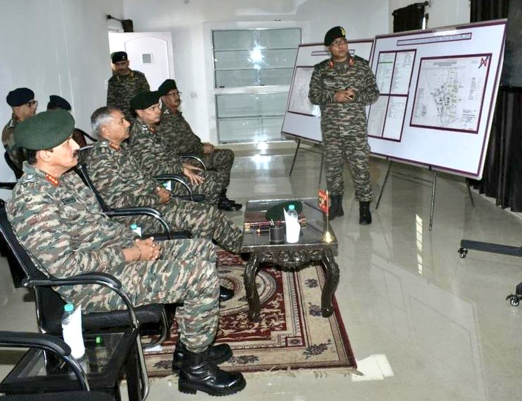Lt Gen BS Raju #ArmyCdrSWC visited  #Kota Military Station. He reviewed the operational & administrative preparedness of the formation and lauded all ranks for their professionalism, mission focus, and commitment to duty.

#ChetakCorps
@adgpi