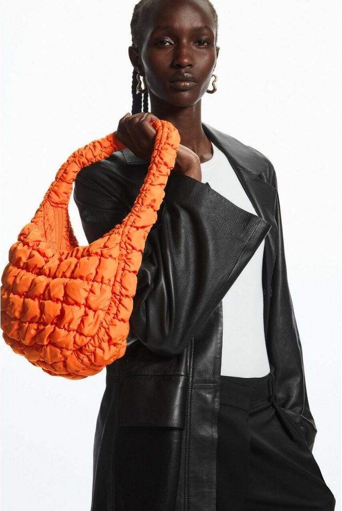 Oreo_Store's tweet photo. 《pre-order》 กระเป๋า #COS quilted bag mini

2,790 ส่งฟรี (มัดจำได้ 50%)

สี: ส้ม 🍊

รอสินค้า 10-15 วัน 

#กระเป๋าcos #cosbag #COSquiltedbag #OreoStorePre #พรีออเดอร์ #กระเป๋า https://t.co/Gh5kOV5fXi