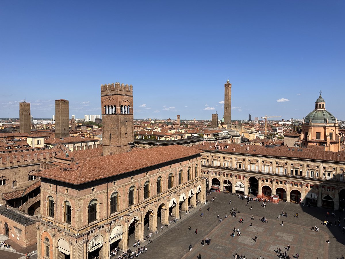 Günaydın arkadaşlar,

Herkese hayırlı sabahlar, bol ve bereketli kazançlar…

#bologna #piazzamaggiore