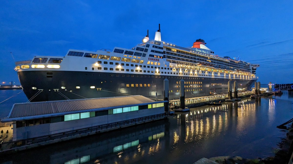 @cunardline Queen Mary 2 alongside Liverpool Cruise Terminal this morning @CruiseLpool @VisitLiverpool @PeelPorts @LiverpoolPilots @PeelLivWaters @Liv_Seafarers @harrydoyle96